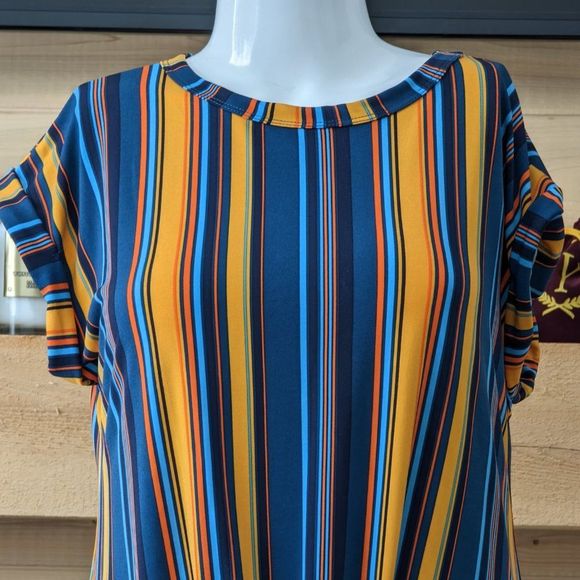 NEW Hi Low Colorful Cuffed Sleeve Front Tie Top Sized Medium from Suzy Shier - Picture 3 of 14
